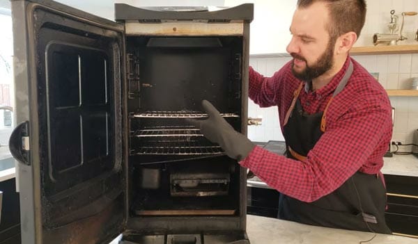 How to Clean Masterbuilt Smoker